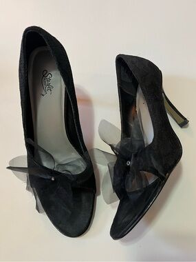 Starlet by Star Jones Laced Peep Heels with Tulle Bow